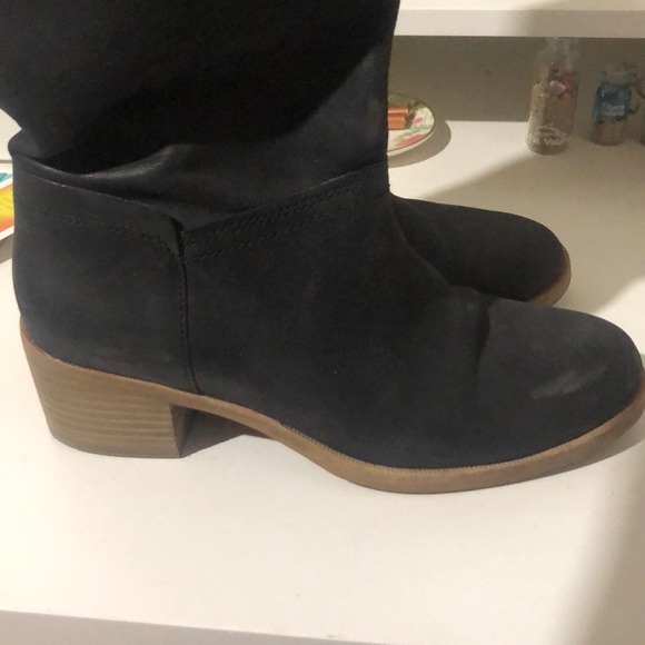 Ugg - Picture 2 of 4